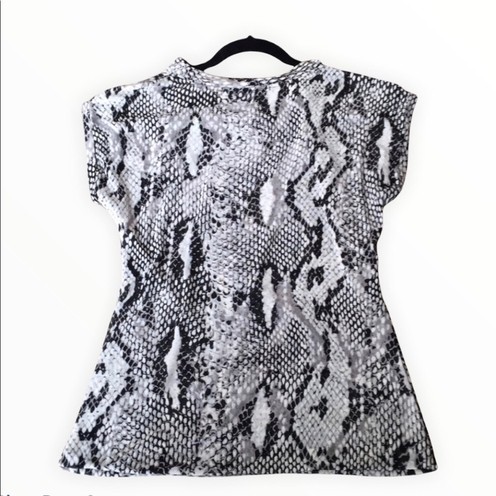 🔴Black/White/Grey Animal Print Top - Picture 5 of 8
